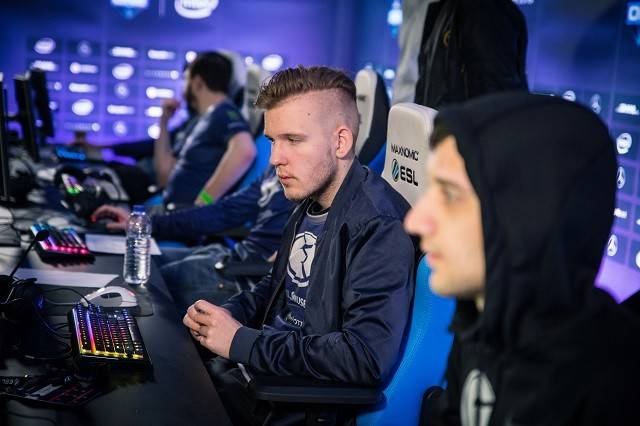 心疼小天，在2022LPL夏决结束后，个人LPL职业生涯四连亚