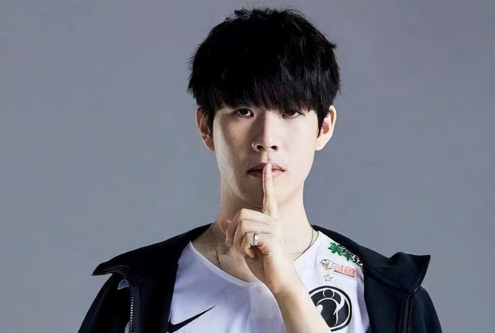 EDG后返图：实力是最坚实的后盾，拼尽全力，拿下每一场！